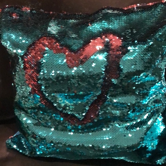2 Sequined Color Change Throw Pillow Cases NWOTS - Picture 4 of 11